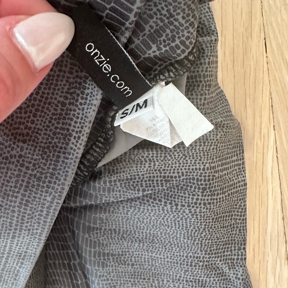 Onzie Gray Patterned Leggings
